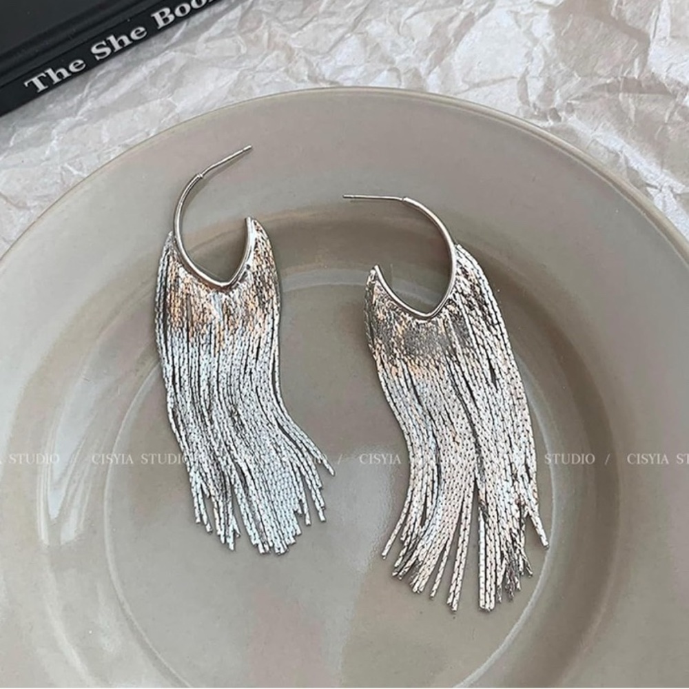 Elegant Gold Tassel Earrings - Picture 5 of 5